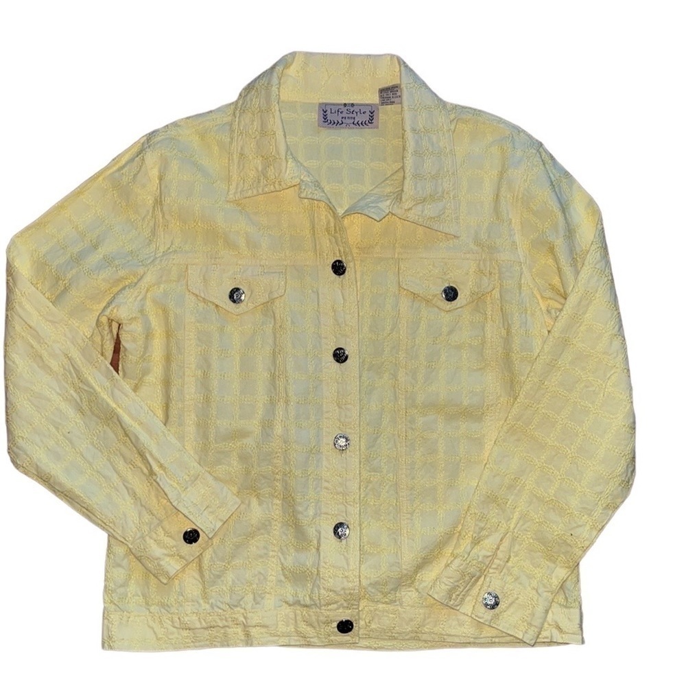 Lifestyle women’s yellow embossed design button down jacket Size Large Petite